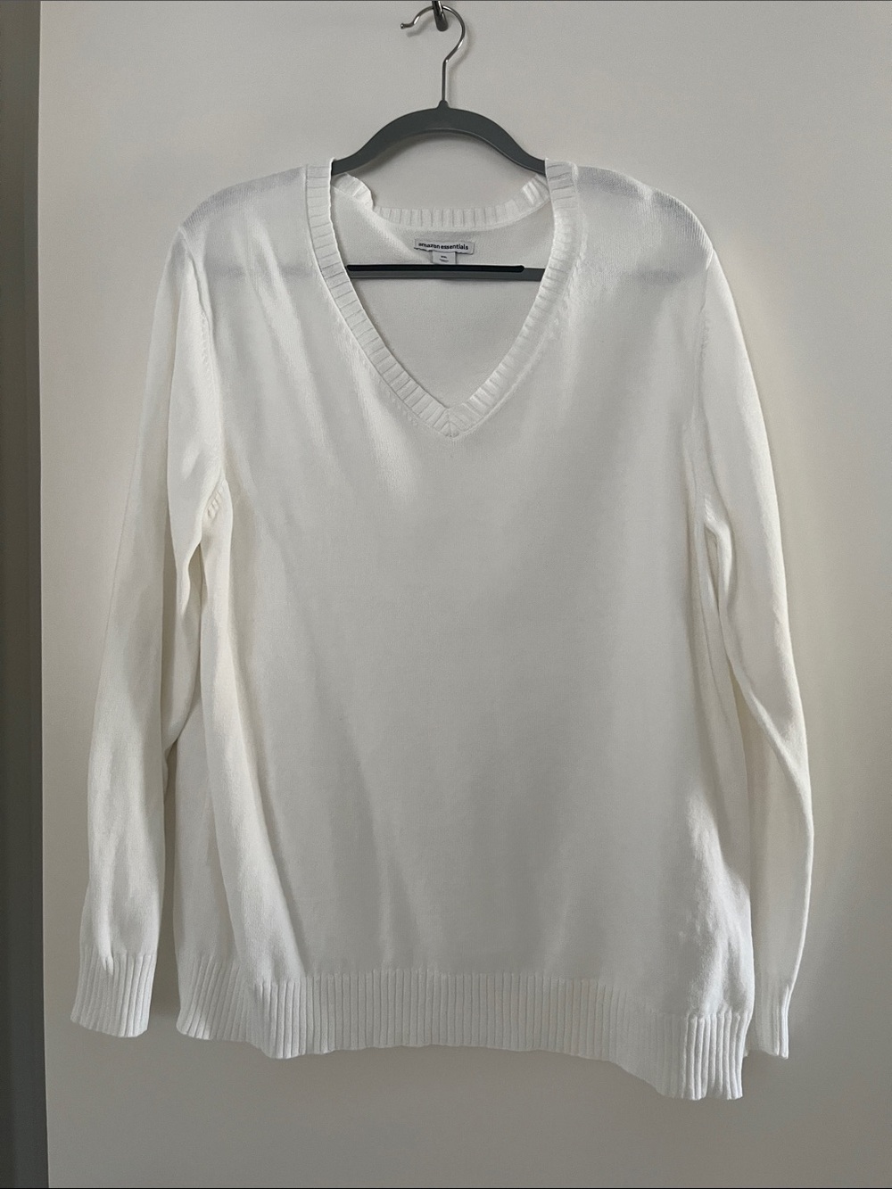 Amazon Essentials Women's V-Neck Sweater in White